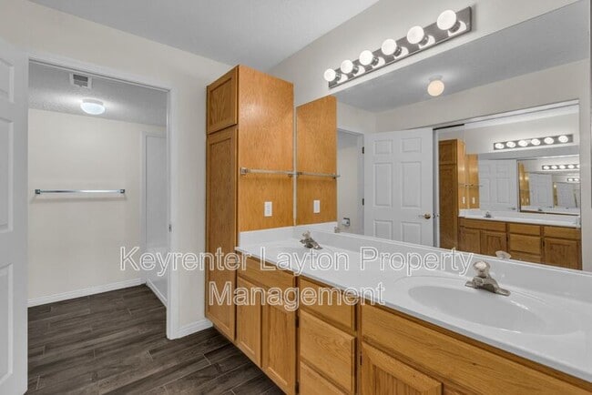 Building Photo - 490 E 700 S