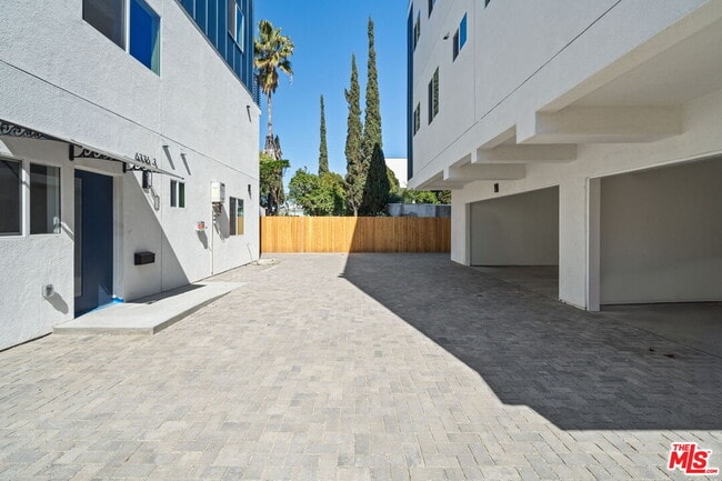 Building Photo - 6336 Beck Ave