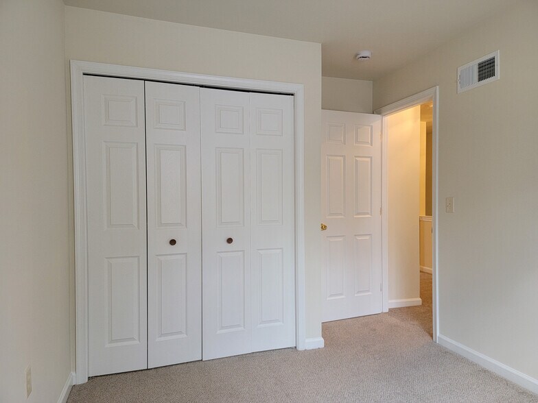 Building Photo - 542 Indian Rock Cir