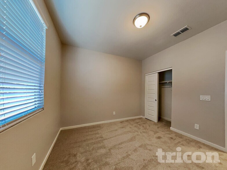 Building Photo - 439 W Tenia Trail