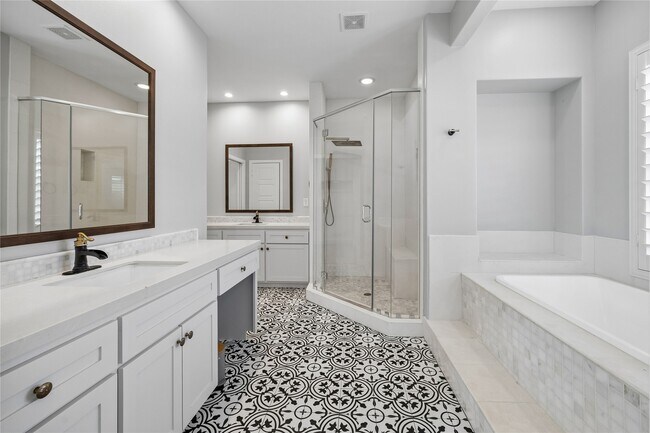 Building Photo - 158 Vieux Carre Dr