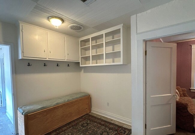 Building Photo - Beautiful 4 Bedroom Home Available