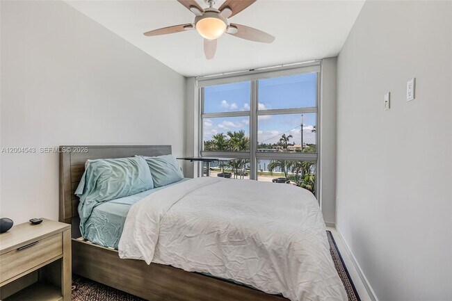 Building Photo - 5055 Collins Ave