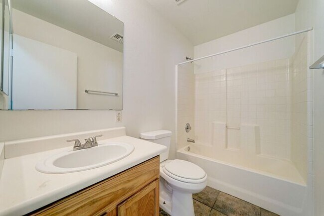 Building Photo - READY TO VIEW NOW! Spacious 3 Bed 2 Bath home in the Estrella Neighborhood