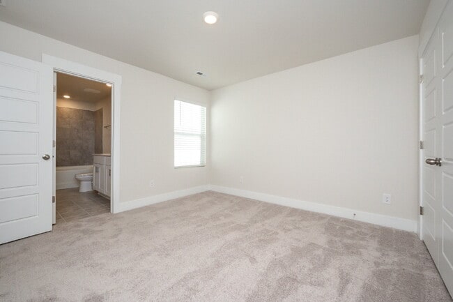 Building Photo - Stunning 3BR/2.5BA Luxury Townhome with Loft & Garage in Greenville! $2,050/mo rent