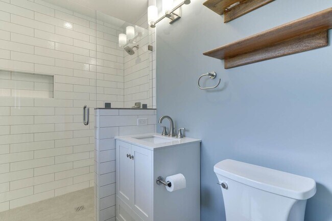 Building Photo - Terra Linda Home - 3 Bedrooms, 2 Baths, 1,...