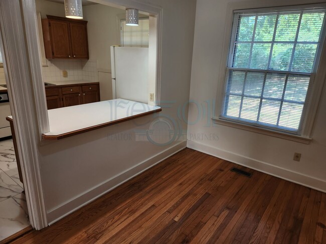 Building Photo - Great 3 Bedroom 1 Bathroom in Forest Heigh...