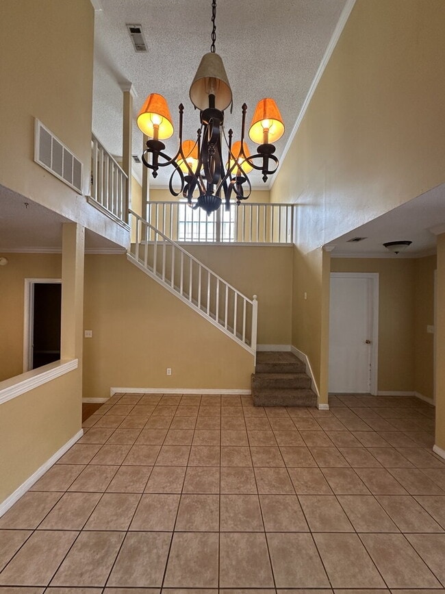 Building Photo - "Charming 3-Bedroom home with Florida room!"
