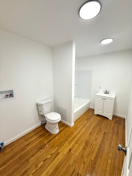 Building Photo - 426 3rd Ave