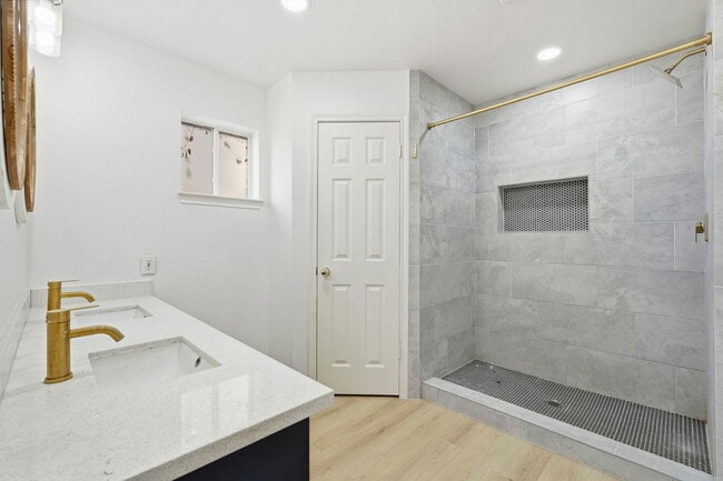 Building Photo - 11011 Almond Grove