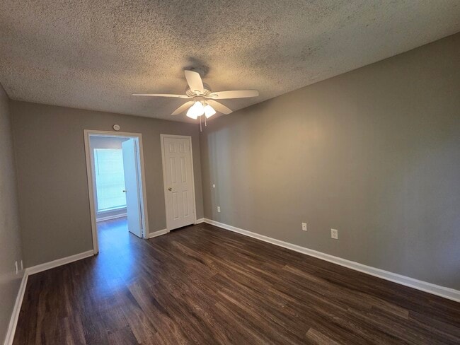Building Photo - 3277 Valley Stream Cove