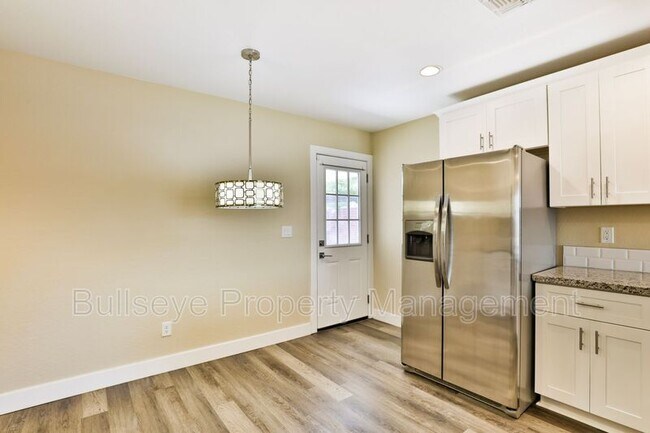 Building Photo - 5119 S 11th Pl