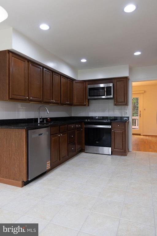 Building Photo - 1212 Forestwood Dr