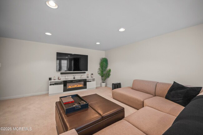 Building Photo - 5 Cortland Rd