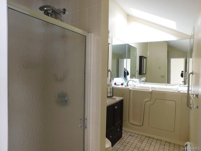 Building Photo - 729 Hewitt Ln