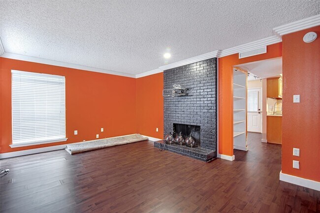 Building Photo - 601 St Charles Dr