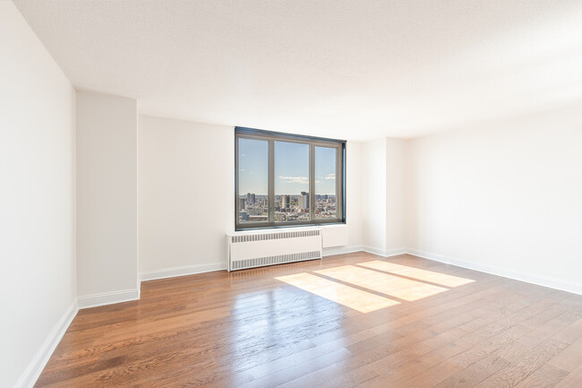 Building Photo - 3333 Broadway-