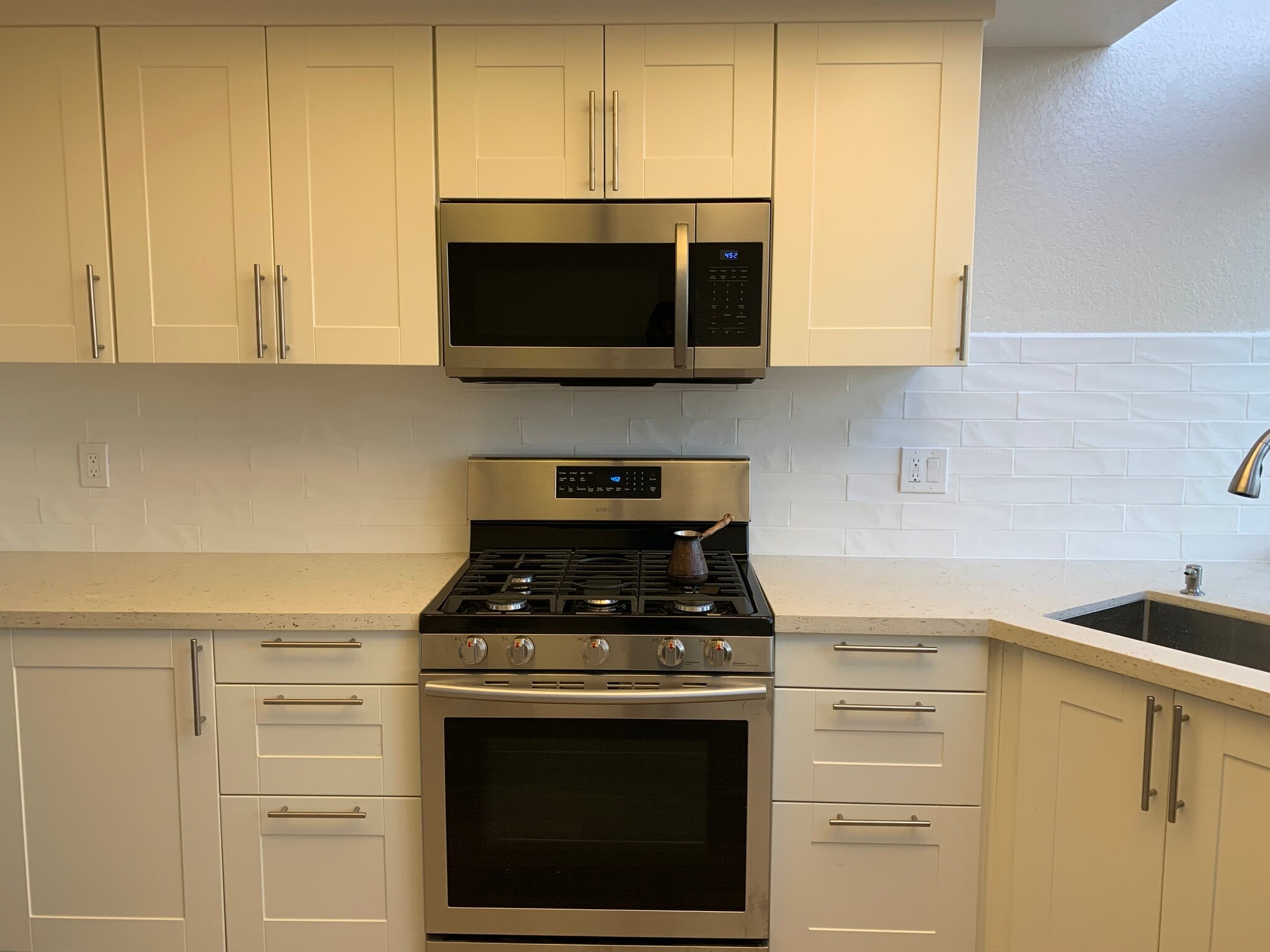 Kitchen - 126 Cityview Dr
