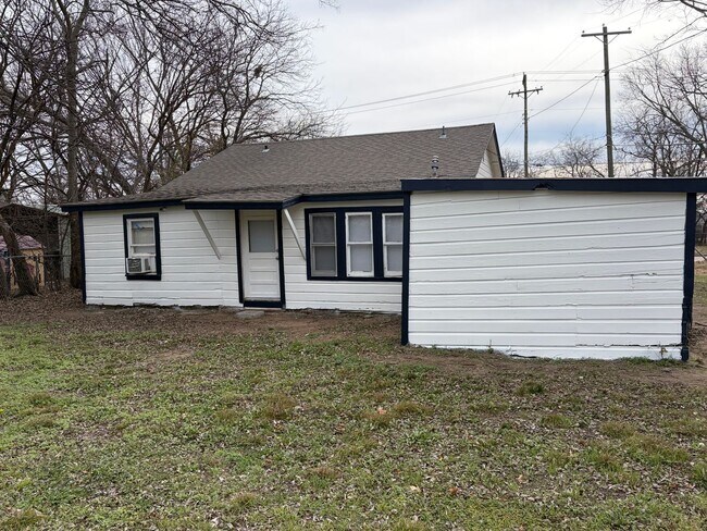 Building Photo - Welcome home!