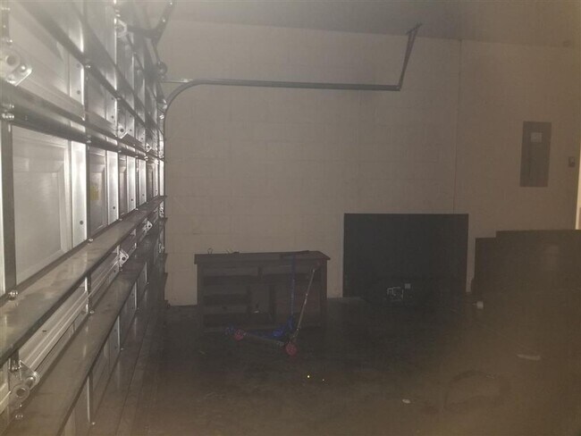 Building Photo - Move in Ready Home in Great Location