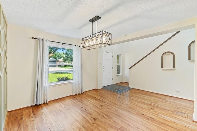 Building Photo - 9626 Dalewood Dr