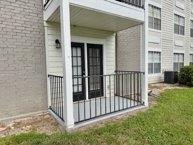 Building Photo - 2550 N Alafaya Trail