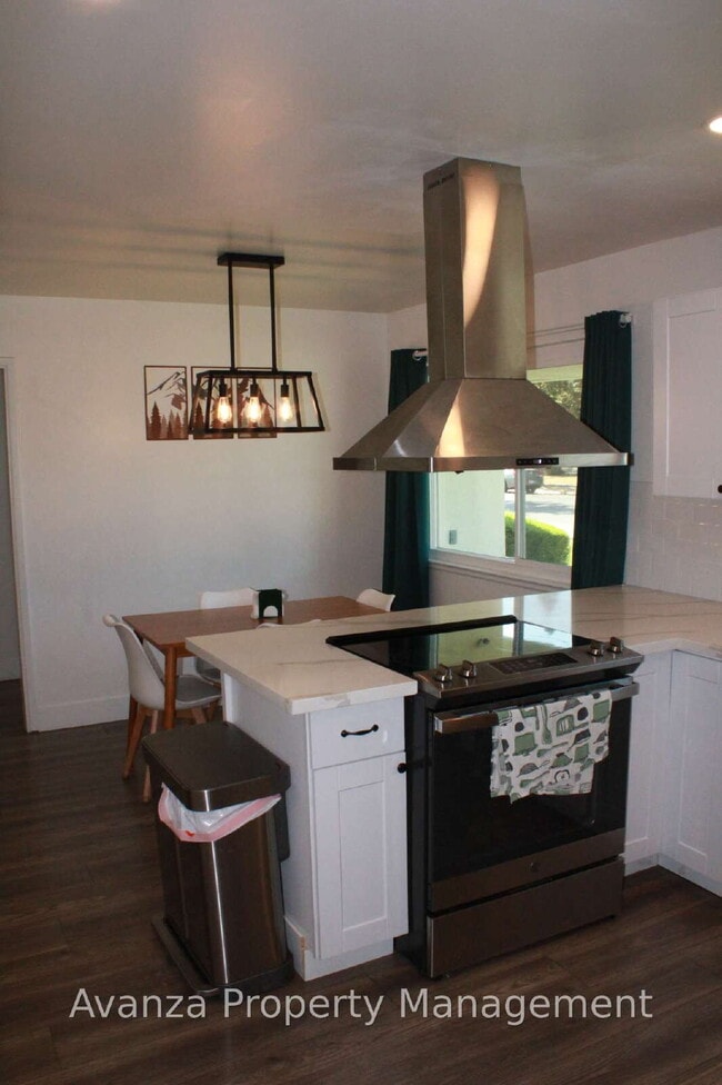 Building Photo - Home for Rent 4 Bed/3 Bath - 1,791 Sq Ft. Rent: $2,595/month Security Deposit: $2,695 Bullard Hig...