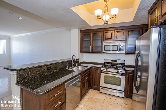 Building Photo - Elegant 1Bdm 1Ba Condo in Guard-Gated Las Vegas Community.