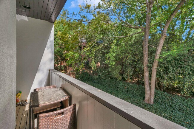 Building Photo - 501 Fenton Pl