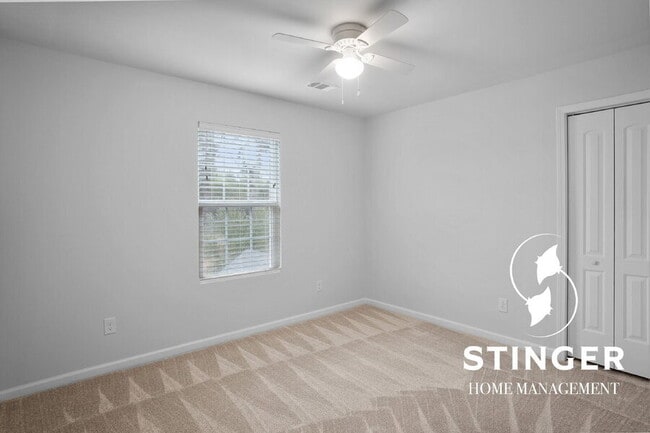 Building Photo - 108 Saluda Way