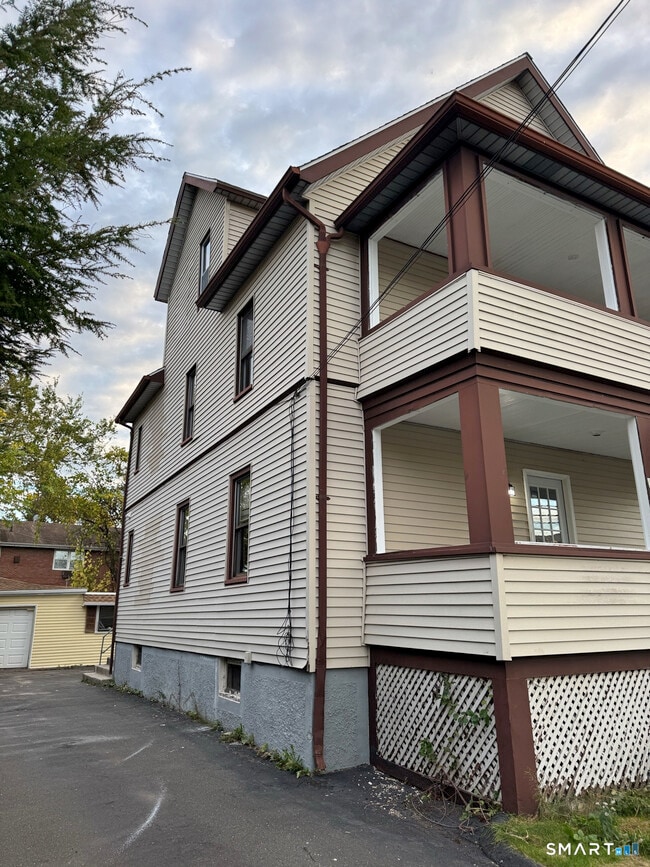 Building Photo - 54 Overlook Ave