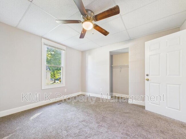 Building Photo - 428 Allyn St