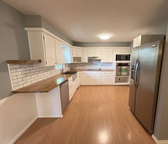 Building Photo - LEASING
