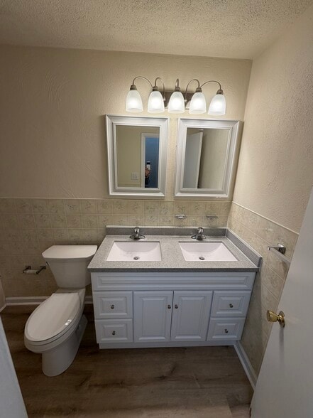 Building Photo - 16 Cherry St