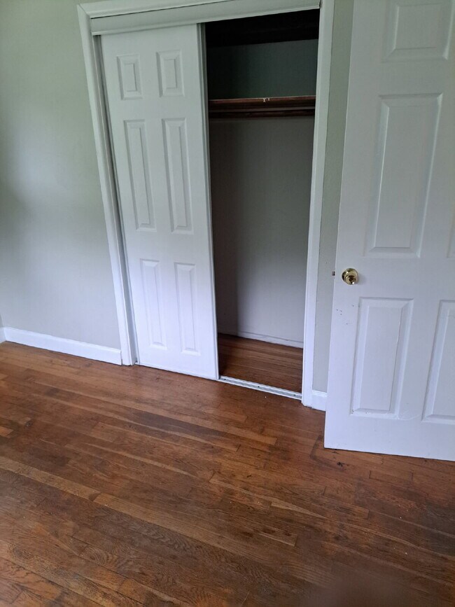 Building Photo - "3-Bedroom Home in Saint Louis with 922 Sq...