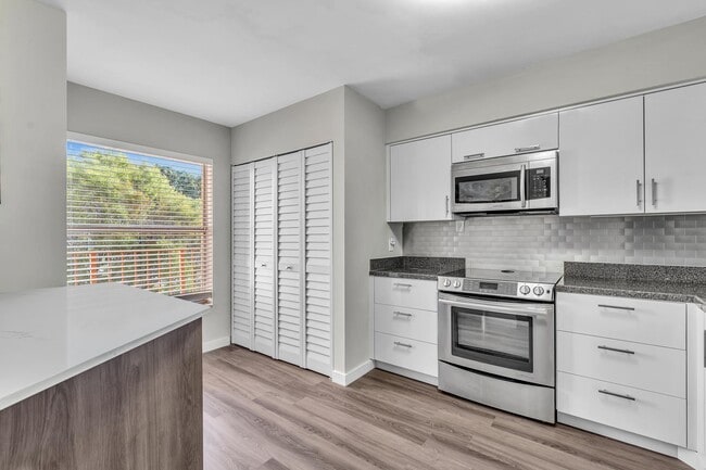 Building Photo - 14623 Bonaire Blvd