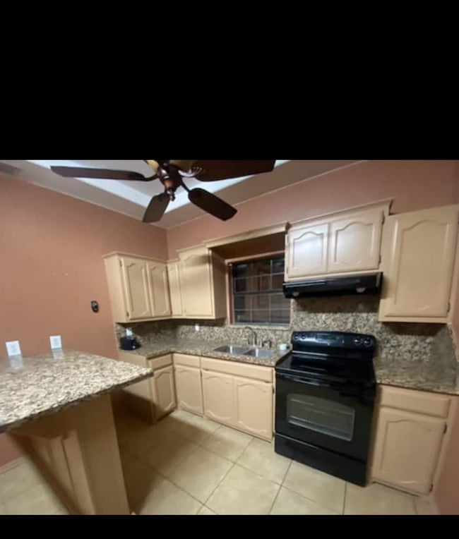 Building Photo - 682 Alto Bonito St