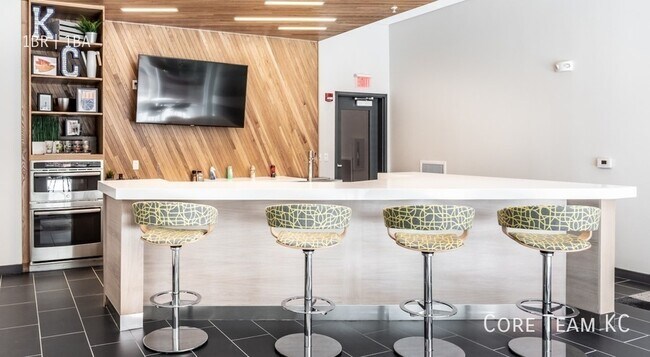 Building Photo - 227 E 27th St