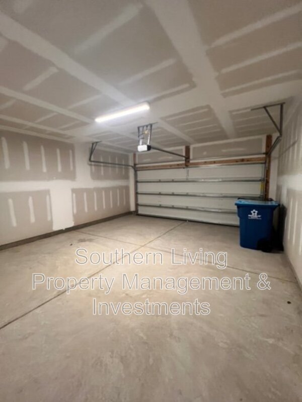 Building Photo - 6985 Waterstone Dr