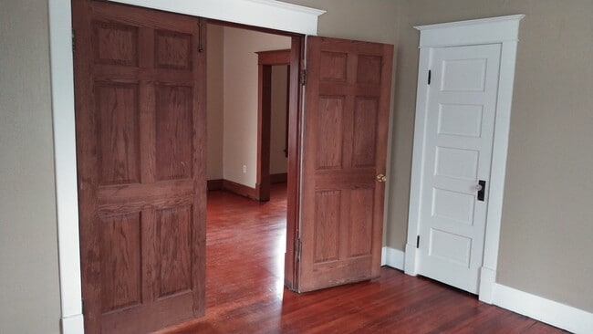 Building Photo - 145 E 14th St