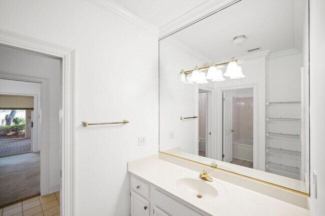 Building Photo - 601 Willow Point Ct