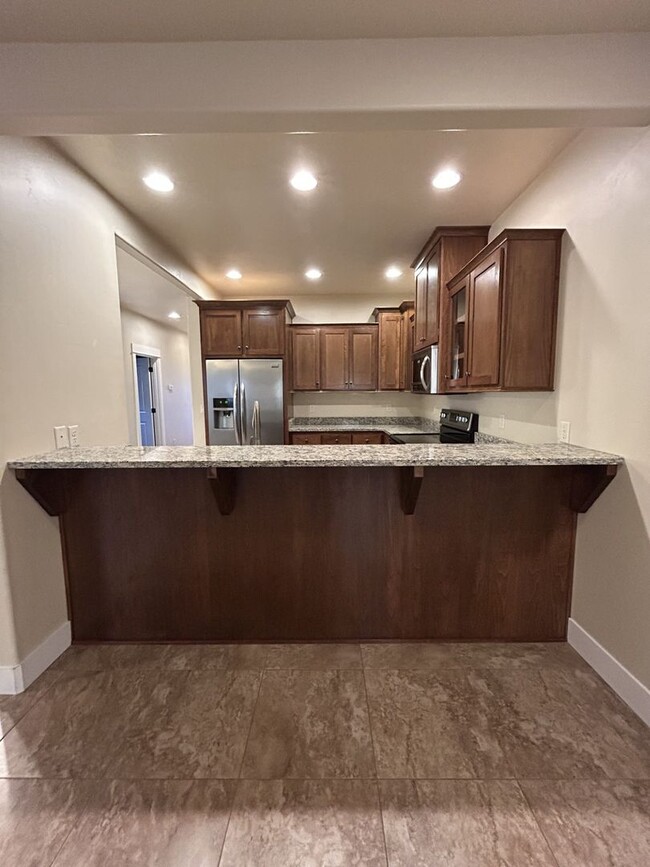 Building Photo - 3 Bedroom 2 Bath Townhome with Attached Ga...