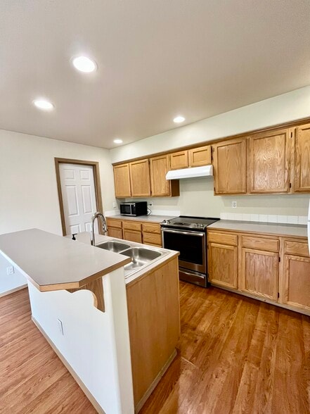 Building Photo - 512 Hazel St