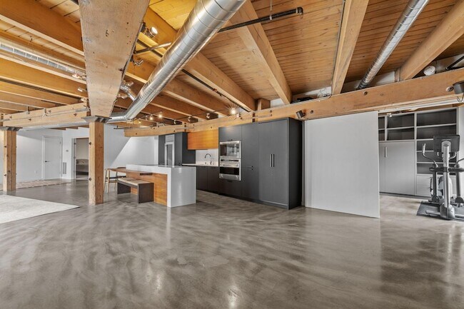 Building Photo - 404 N Washington Ave