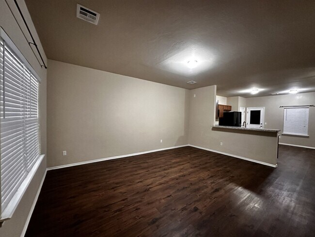 Building Photo - Spacious 4 Bedroom 2.5 Bathroom Home in Piedmont Schools