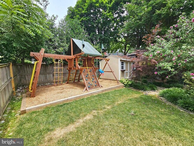 Building Photo - 5619 2nd St S