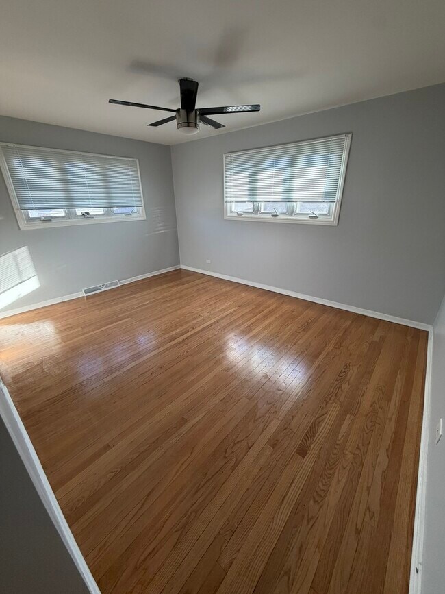 Building Photo - 8901 Octavia Ave