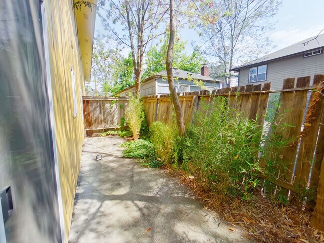 Building Photo - 1615 Ferry Alley