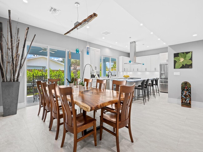 Building Photo - 2754 NE 31st Ct