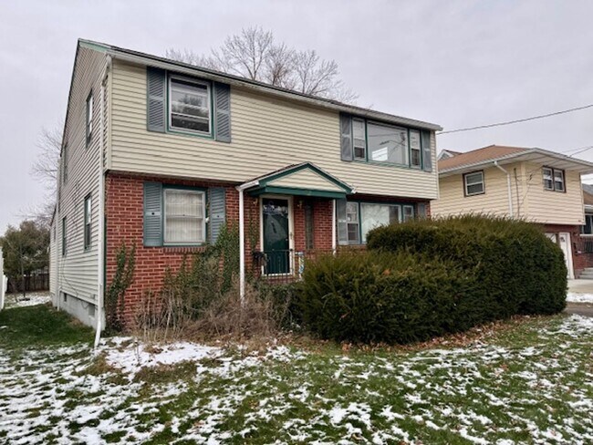 Primary Photo - 22 Adams Ave